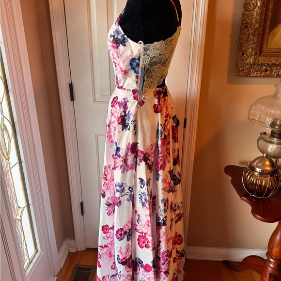 Stunning City Studio Multicolor Floral Gown size 7 P Femme NWT - Picture 5 of 15